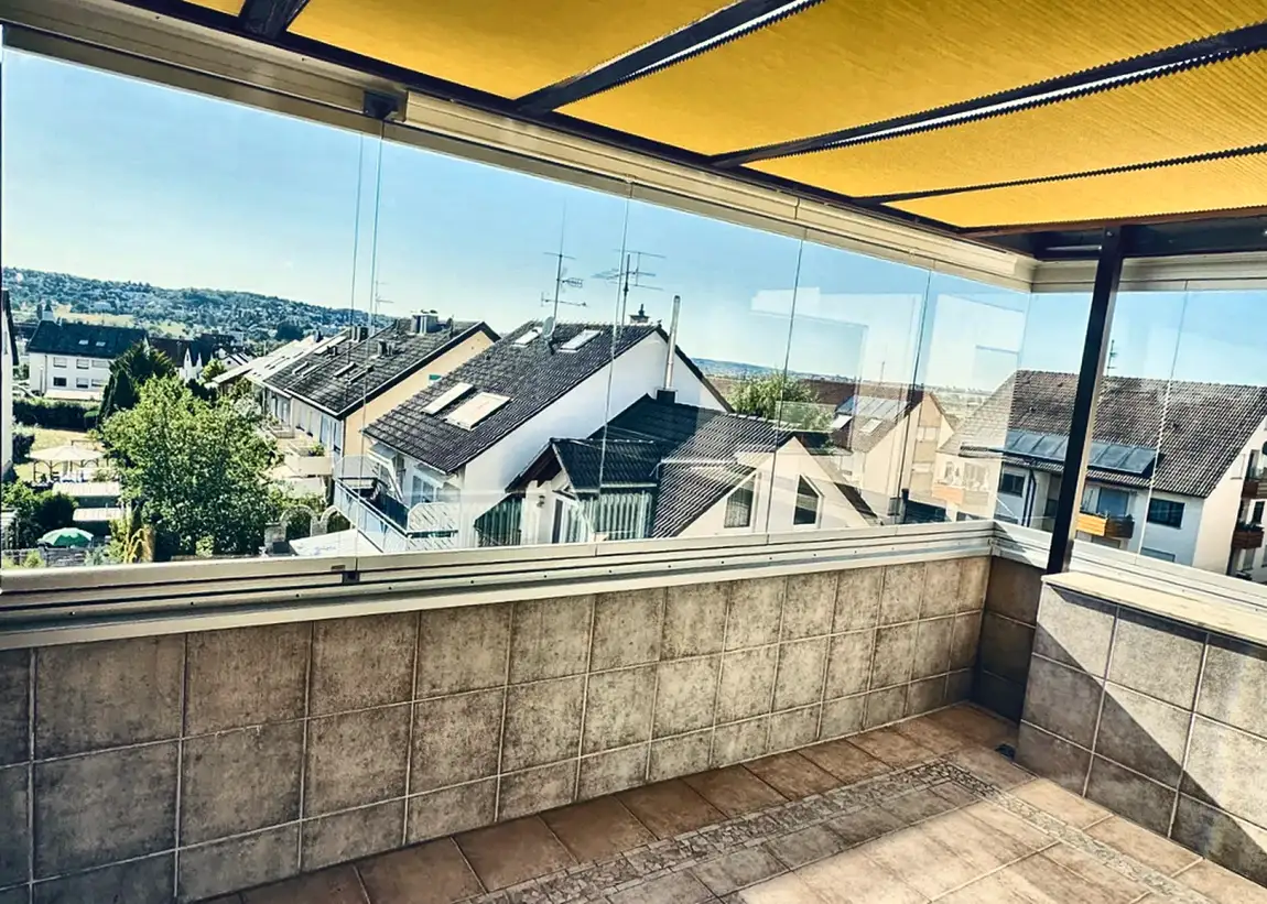 Nachher: Loggia mit kräftigem Himmel und klarer Aussicht