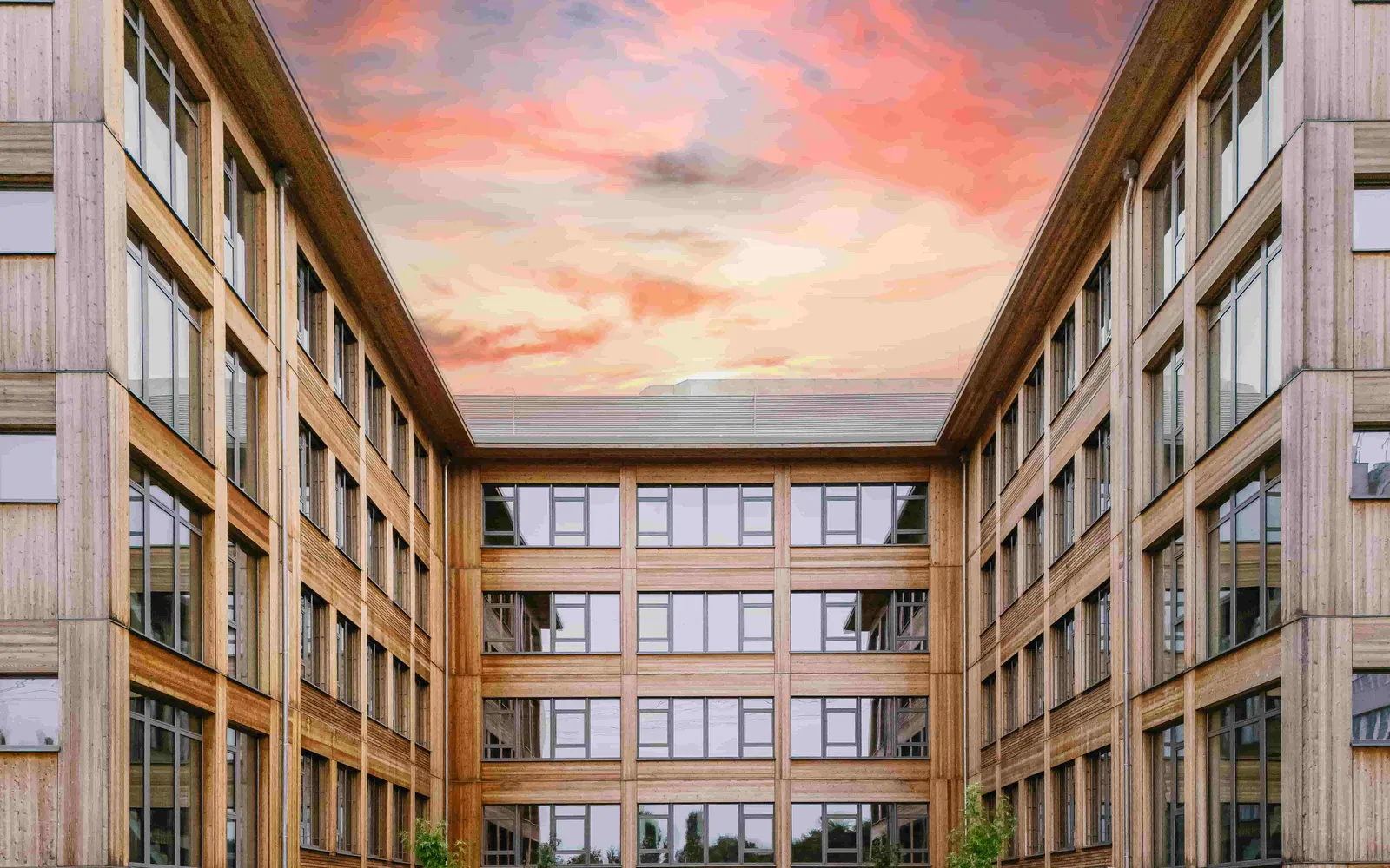 Innenhof mit Abendhimmel — Luftaufnahme, Berlin